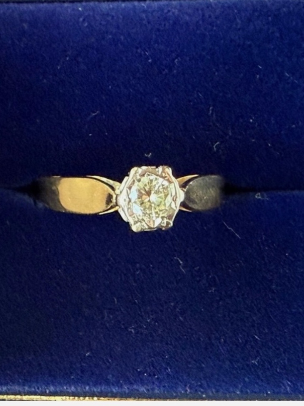 750/18K Yellow Gold Diamond Ring Solitaire Diamond Round Cut 0.15 ct Size 5.5